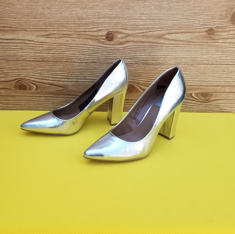 Heels - Picture 3 of 4